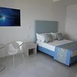 Lucia Hotel *