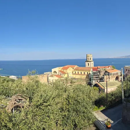 Lucia Hotel